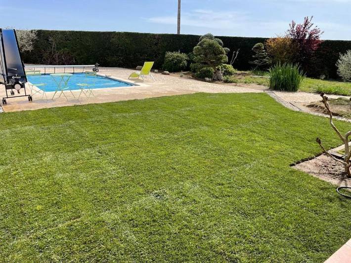 Chambre d’hôte pour 3 personnes, avec Terrasse et Jardin ainsi que Piscine et Vue
