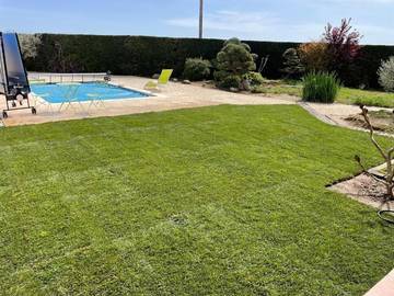 Chambre d’hôte pour 3 personnes, avec jardin ainsi que piscine et vue à Canaules-et-Argentières