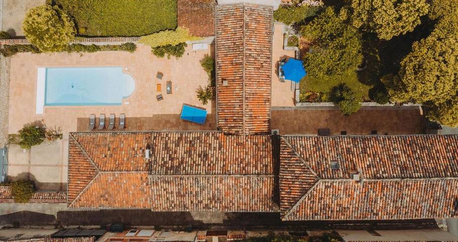 Location de vacances pour 10 personnes, avec Balcon et Terrasse ainsi que Jardin et Piscine à Vianne