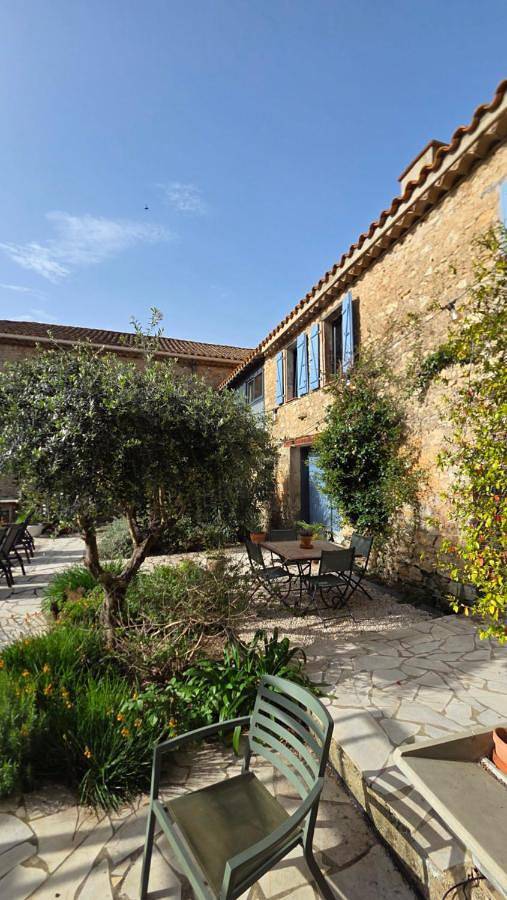 Chambre d’hôte pour 3 personnes, avec piscine et jardin dans l' Aude - 2