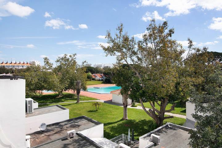 Apartamento inteiro, Apartamento 'Magnificent Beach' com piscina partilhada, Wi-Fi e ar condicionado in Monte Choro, Albufeira e Olhos de Água