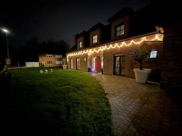 Location de vacances pour 14 personnes, avec jardin ainsi que jacuzzi et sauna à Alost