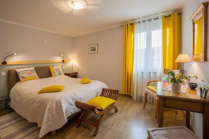 Chambre d’hôte pour 10 personnes, avec Jardin à Villeneuve-de-Berg