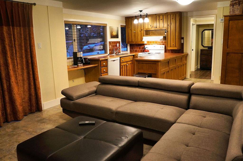 Schöne kleine, gut ausgestattete Suite in der Nähe der Innenstadt, Parks und Restaurants in Nanaimo, Regional District of Nanaimo