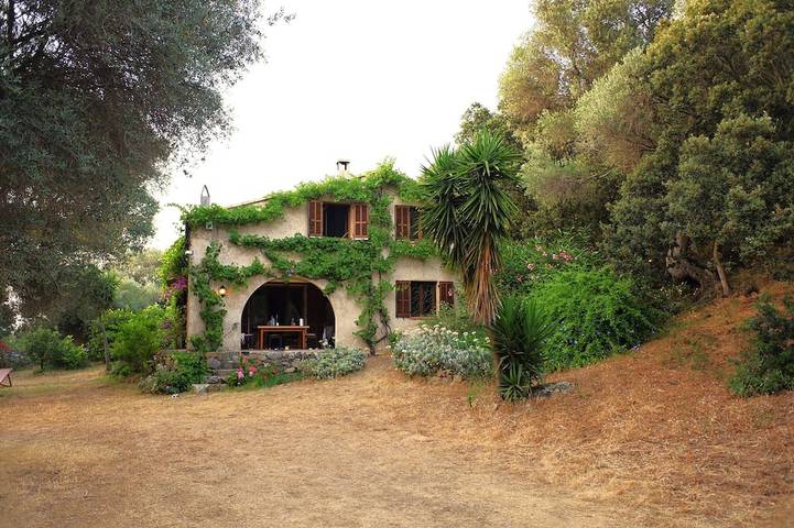 Location de vacances pour 6 personnes, avec jardin et terrasse, animaux acceptés à Aregno