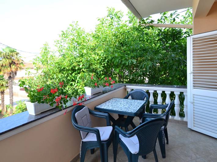 Ferienwohnung für 6 Personen, mit Terrasse und Garten in Sukosan - 2