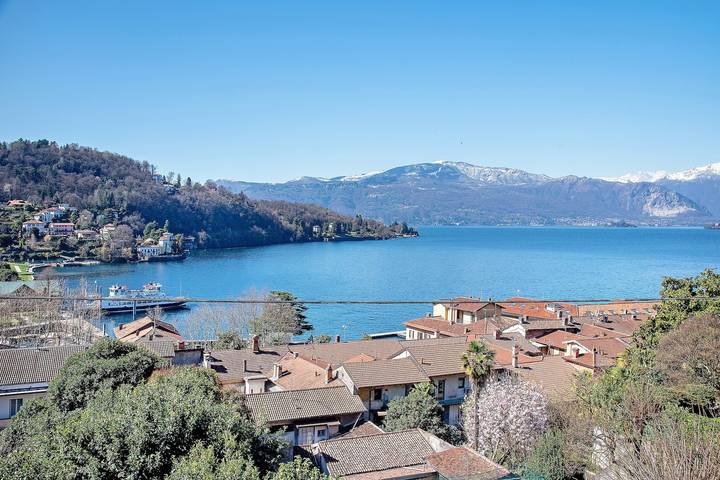 Ganze Wohnung, Apartment 'Rosa' mit Seeblick, Balkon und Wlan in Laveno, Laveno-Mombello