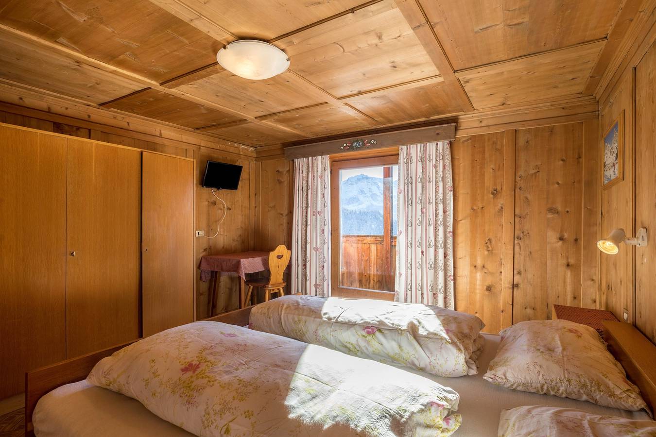 Geheel appartement, Vakantie bij Farmyard Rosshof - Vakantie Appartement Primo Piano met Wi-Fi & Balkon in San Martin de Tor, Dolomiti Superski