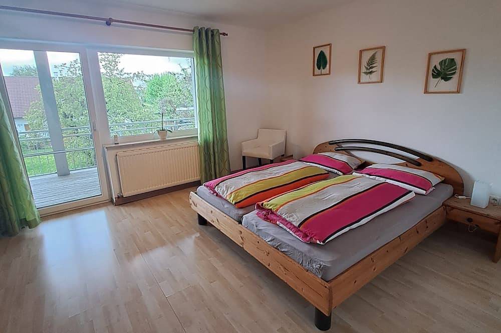 Entire apartment, Apartment with large balcony, approx. 2 km west of the lake shore in a quiet location in Windach, Ammersee