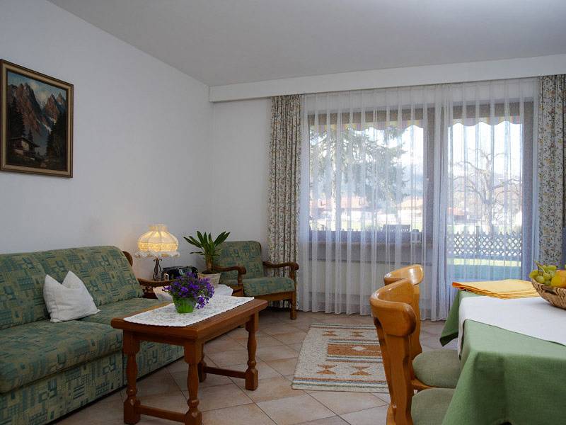 Ganze Ferienwohnung, Vierjahreszeiten - (8) Zwei-Raum-Ferienwohnung 50qm, Bad/Wc, Extra-Schlafraum, Küche, Balkon in Reit im Winkl, Bayerische Alpen