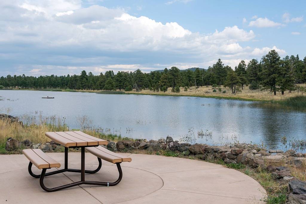 Wunderschönes neues Zuhause! Komplett mit eigenem Putting Green. in Williams (Arizona), Coconino Nationalwald