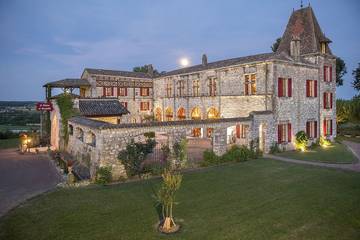 Gîte pour 21 personnes, avec jardin et terrasse à Saint-Eutrope-de-Born