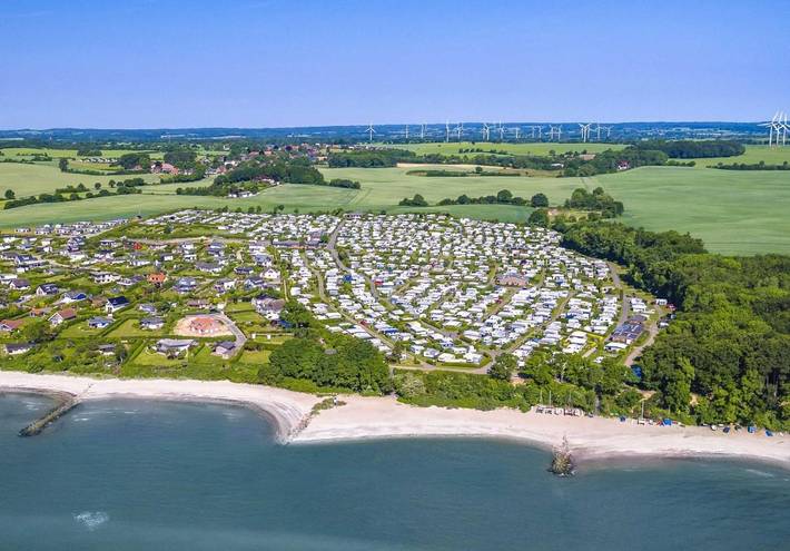 Camping für 4 Personen, mit Seeblick und Terrasse sowie Garten und Ausblick an der Ostsee Schleswig-Holstein