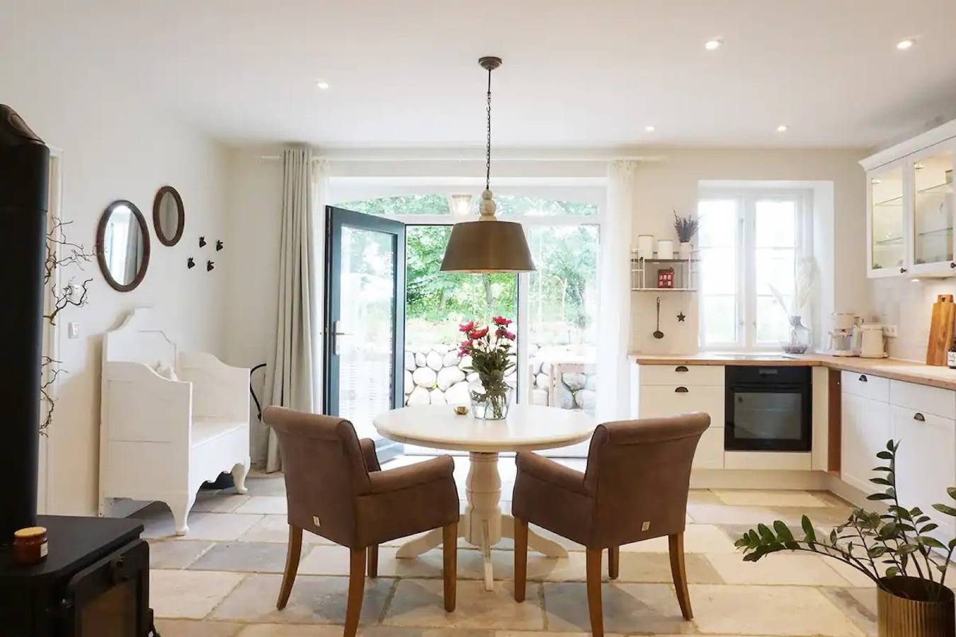 Ganze Wohnung, Ferienwohnung 'Lütje Orange' mit privater Terrasse, Gemeinschaftsgarten und Wi-Fi in Högel, Grünes Binnenland