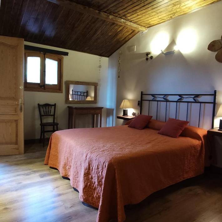 Casa rural para 4 personas, con piscina además de jardín y vistas, Se admiten mascotas en Garrotxa - 2