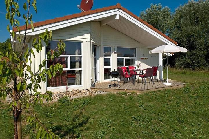 Ferienhaus für 4 Personen, mit Terrasse und Sauna sowie Garten