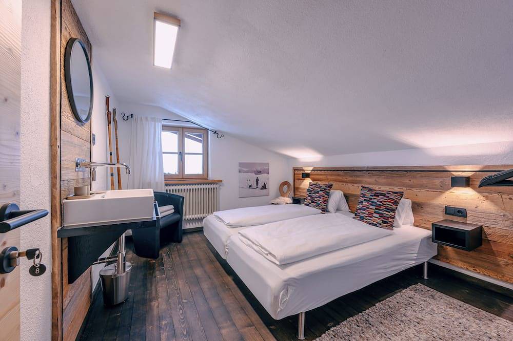 Haus Richard Falch – Chalet-Apartment im Zentrum von St. Anton am Arlberg in Lechtaler Alpen, Sankt Anton am Arlberg