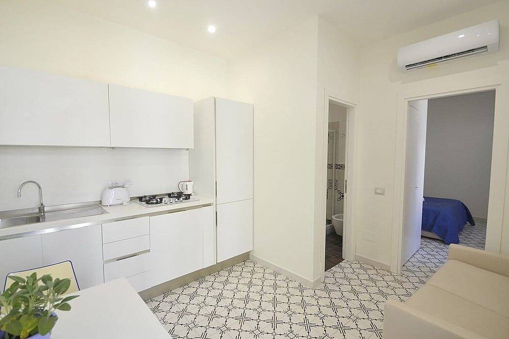 Villa Elicona A: A welcoming apartment situated in a central location, at a short distance from the Cathedral of Ravello, with Free Wi-Fi. in Ravello, Sorrento Coast