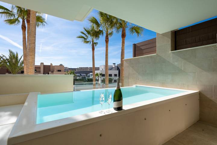 Entire apartment, Holiday Apartment "Azalea 471" with Pool, Terraces & Wi-Fi in La Cala de Mijas, Mijas