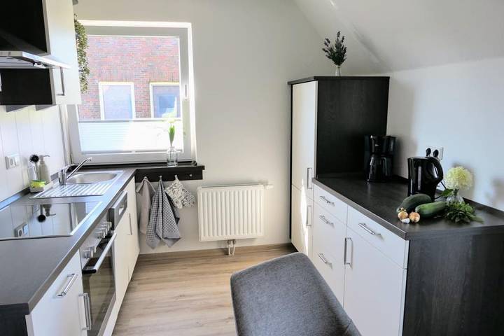 Ferienwohnung für 3 Personen, mit Balkon und Terrasse in Jever - 2