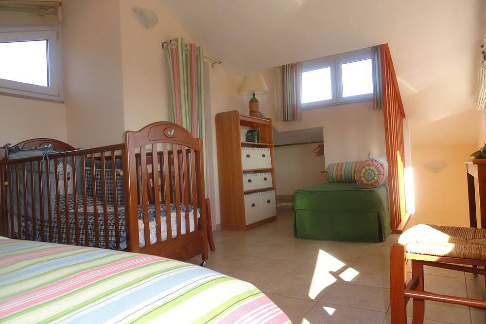 Casadellameridiana: Family villa in an ancient olive grove with views and pool in San Giovanni (Sassari), Sassari