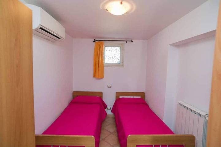 Ganze Wohnung, Schöne Wohnung mit 2 Badezimmer und ein großer Ruhebereich 150 Meter vom Meer entfernt. in Piana di Mattinata, Mattinata