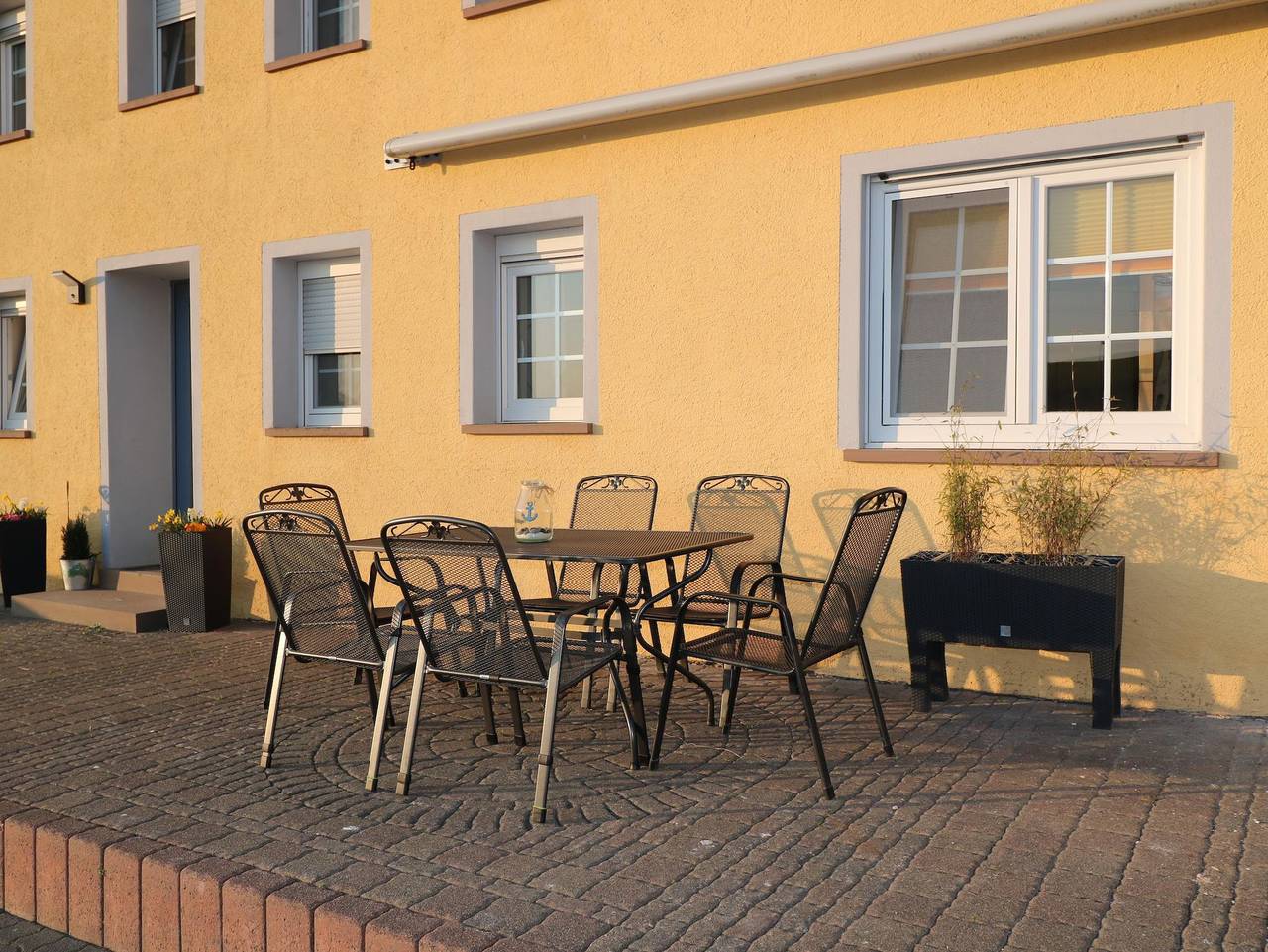 Ganze Ferienwohnung, Ferienwohnung Am Pfaffenderbach - 5-Bett-Ferienwohnung, Dusche/Wc, 2 Schlafräume in Ralingen, Landkreis Trier-Saarburg