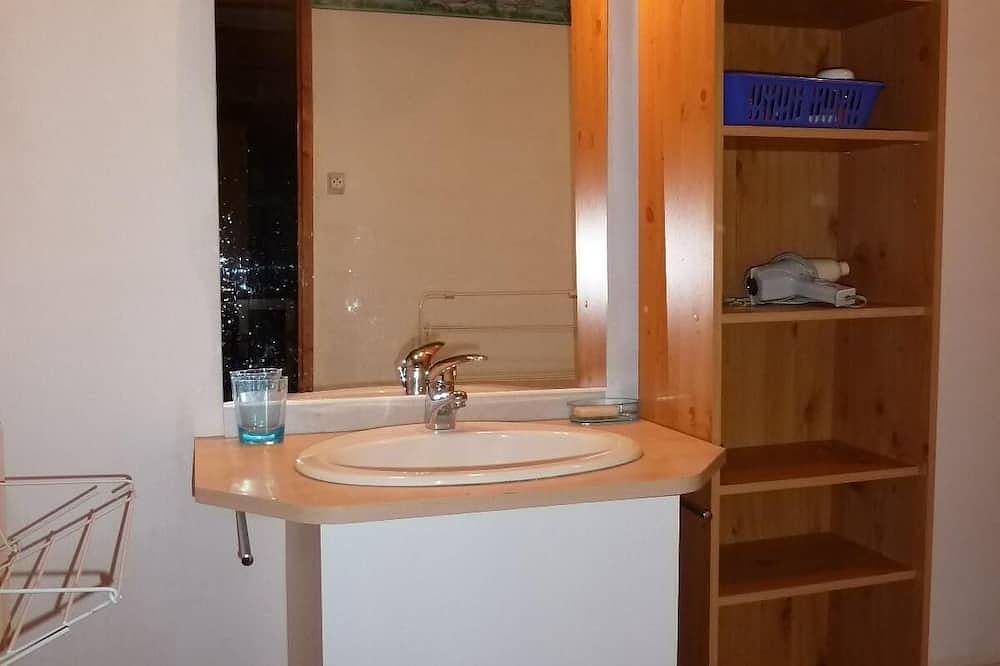 Appartement entier, Joli studio-loft dans ancienne ferme   Pour 4 personnes. in Chaumousey, Région d'Épinal