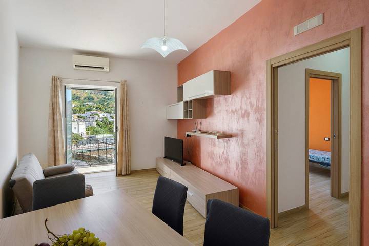 Entire apartment, Holiday Home 'Iris's House' with Sea View, Wi-Fi and Air Conditioning in Forio, Ischia