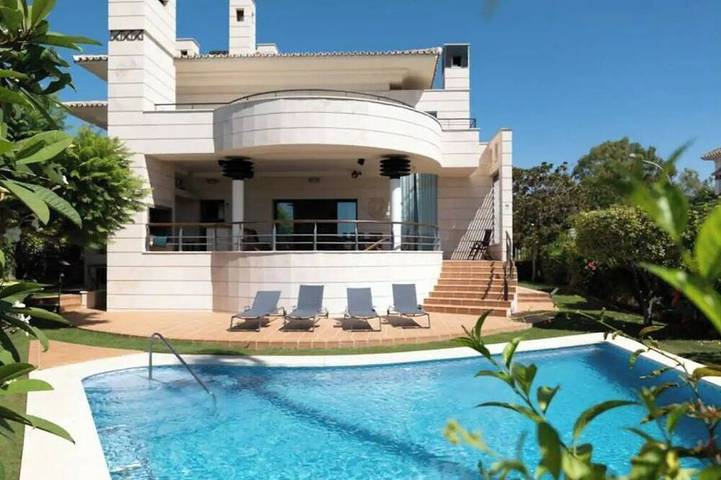 Holiday home for 12 people, with terrace and garden in Benalmádena