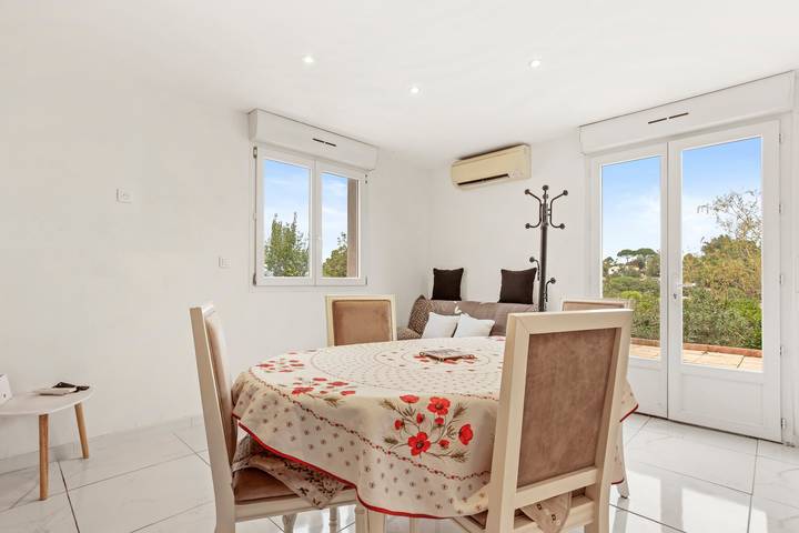 Appartamento intero, Appartamento 'Charmant Appartement Brignoles' con terrazza privata e aria condizionata in Brignoles, Brignoles e dintorni