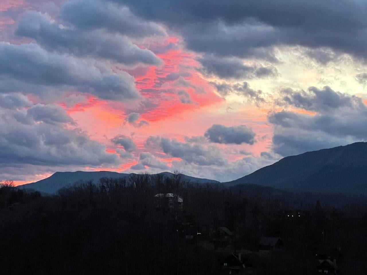 Entire apartment, Brand New Chalet with Spectacular Views- Ursa Mons in Sevier County