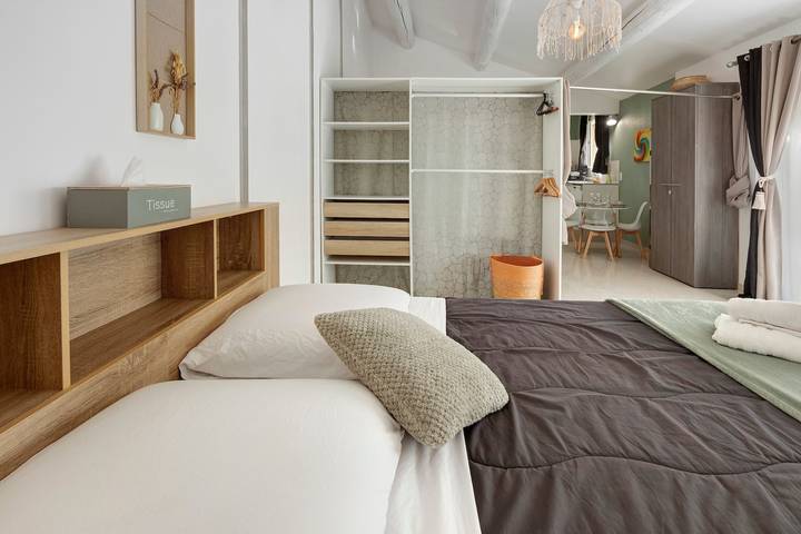 Entire studio, Loft with Private Pool, Wi-Fi, and Air Conditioning in Boisset-et-Gaujac, Cévennes