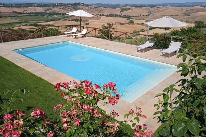 Agriturismo per 5 persone, con giardino e balcone, con animali domestici in Chianni