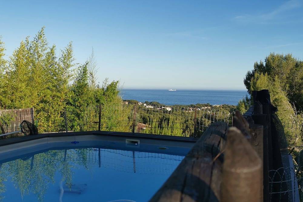 Chalet typique entièrement équipé dans propriété sécurisée vue mer méditerranée. in Sausset-les-Pins, Côte méditerranéenne (France)