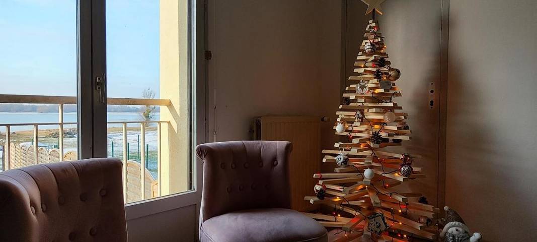 Location de vacances pour 6 personnes, avec vue sur le lac ainsi que jardin et vue à Mathaux - 4