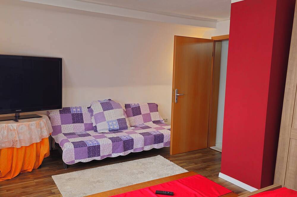 Unterkunft liegt verkehrsgünstig zwischen den Großstädten Köln/Düsseldorf/Aachen in Grevenbroich, Rhein-Kreis Neuss