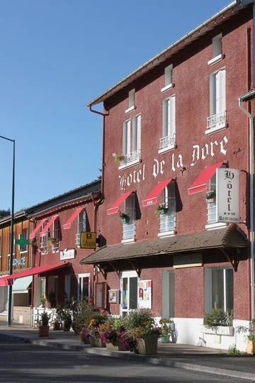 Hôtel pour 3 personnes, avec terrasse, animaux acceptés à Vertolaye