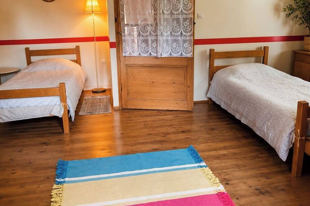 8-person house with pool on foot from the Pont du Gard in Vers-Pont-du-Gard, Nimes region