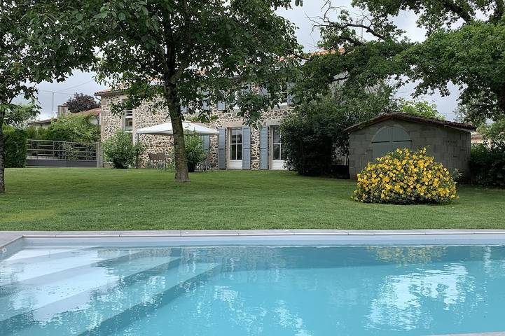 Gîte pour 9 personnes, avec Terrasse et Jardin