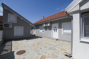 Gîte pour 2 personnes, avec vue sur le lac et jardin à Kladovo