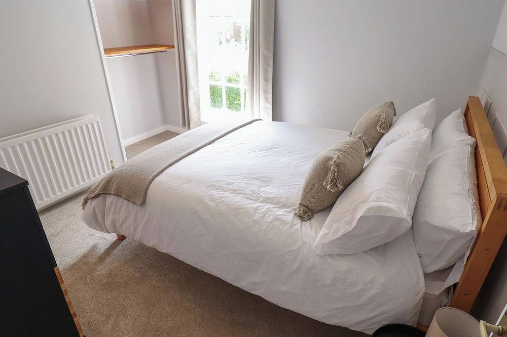 Middle Cottage, pet friendly, with a garden in Louth in Louth, Lincolnshire