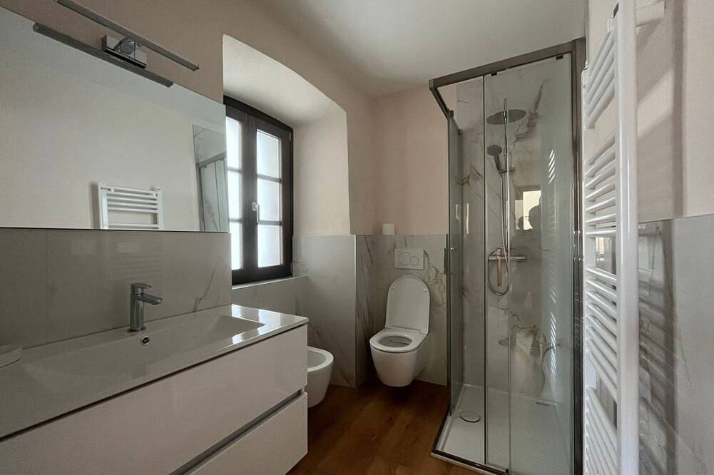 Entire apartment, Cir 10302800081It is right in the heart of Domodossola that we find the Il Bottaio apartment, a very bright 50sqm apartment even if located in one of the side streets of Piazza del Mercato because it is double exposed with balconies on both sides. Il Bot in Domodossola, Comune di Domodossola