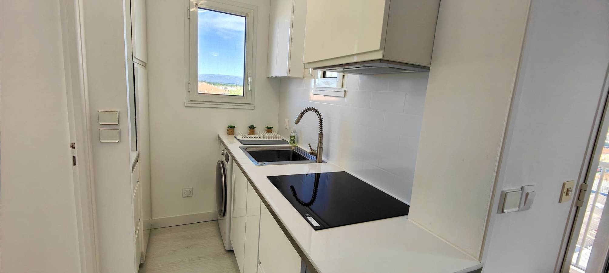 Studio entier, Beau studio avec balcon - proche plage in Fréjus Plage, Fréjus