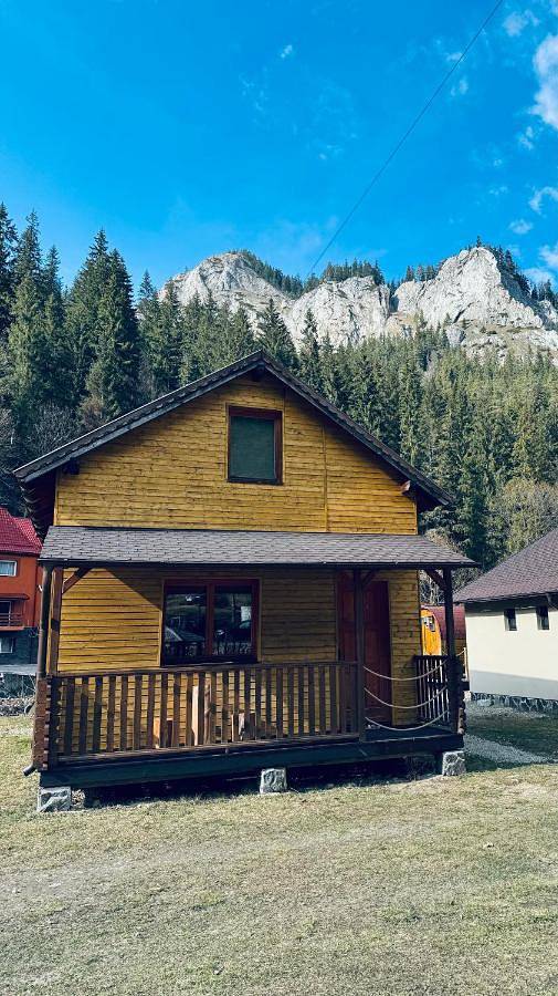 Gîte pour 4 personnes, avec terrasse et sauna ainsi que jacuzzi et jardin