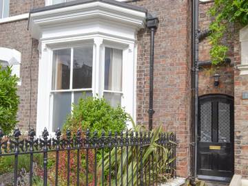 Log Cabin for 2 People in York, Yorkshire, Photo 1