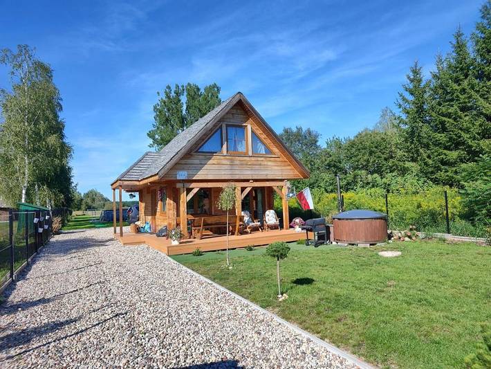 Domek letniskowy dla 2 osób, z basen i jacuzzi oraz taras i ogród na Podlasie