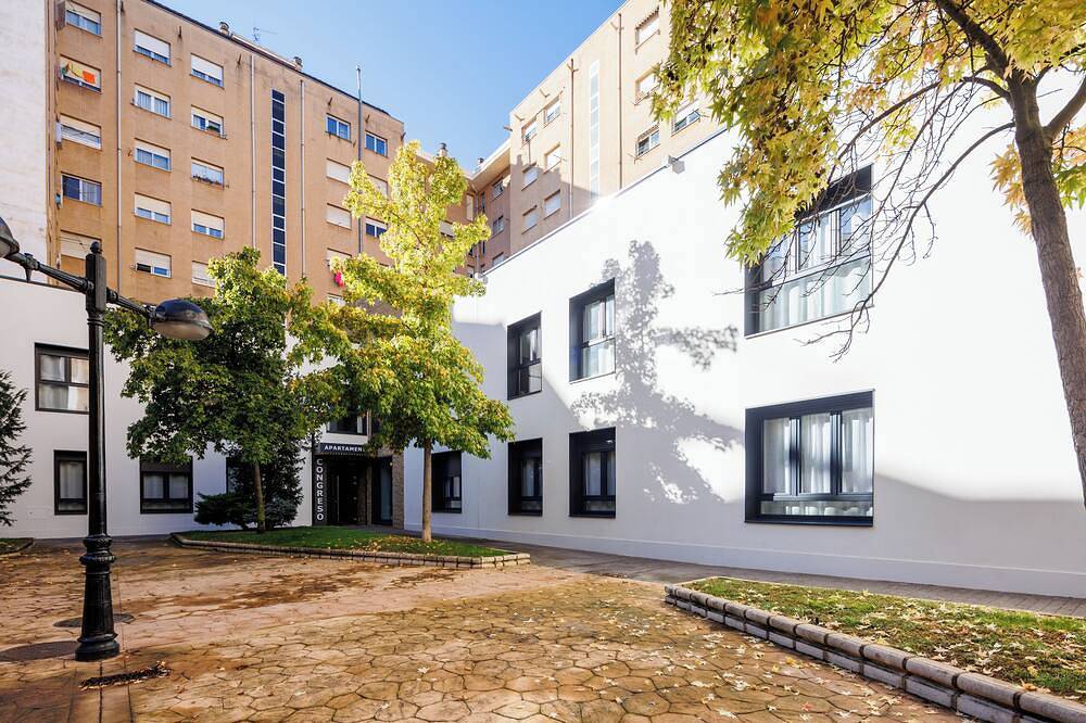 Entire apartment, Twin Congress Apartment With Parking Included in Logroño, La Rioja Province