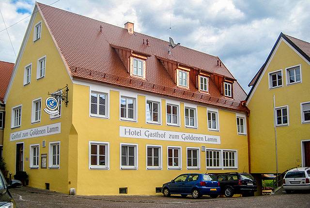 Hotel Gasthof zum Goldenen Lamm - Zimmer 8 - Einzelzimmer mit großer Bettablage in Harburg (Schwaben), Schwäbische Alb Radweg Region