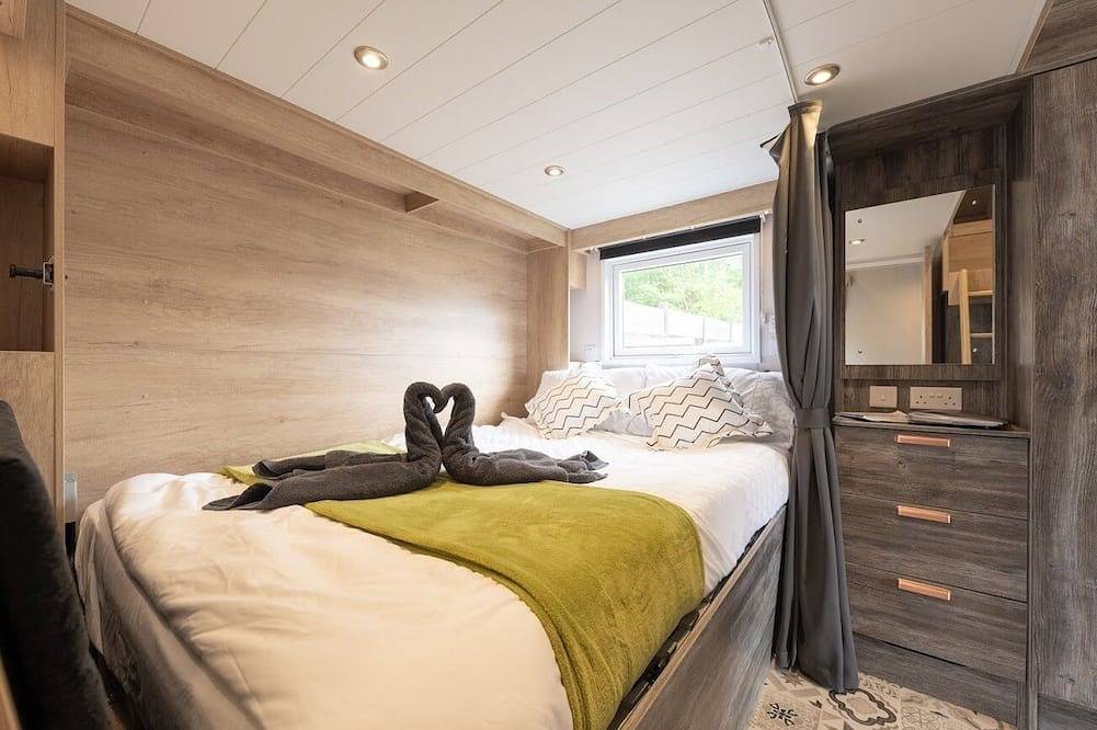 Luxe Hot Tub Lodge | 1hr from London | Sleeps 2-6 in Kent